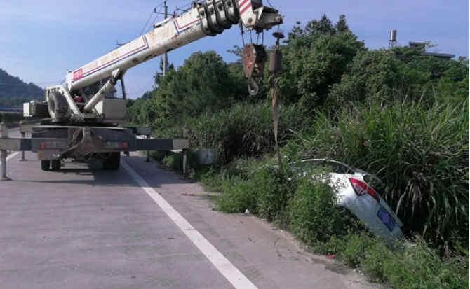 白杨重载吊车救援
